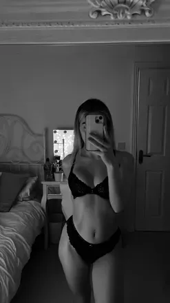 OnlyFans cuenta tori2212 header 2