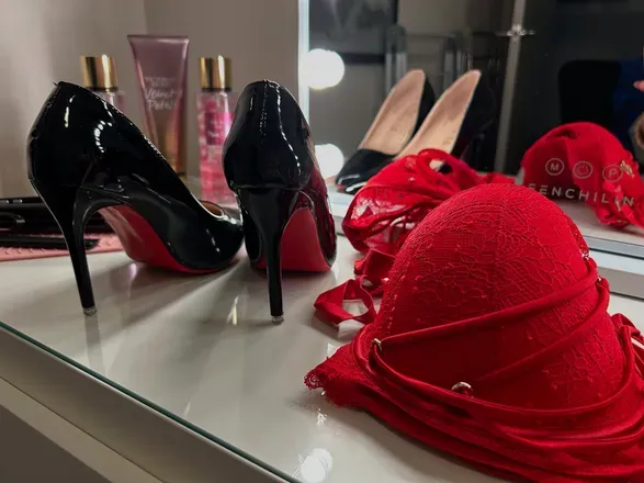 OnlyFans cuenta mssarahblack header 2