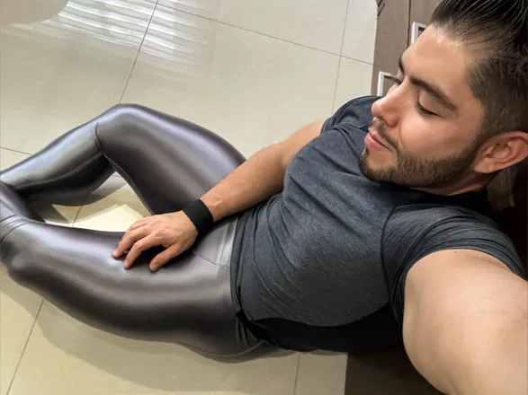 OnlyFans cuenta mr.skinfit header 2