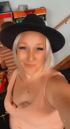 OnlyFans account  sunshinecourt03 header 2