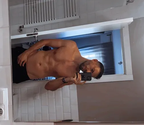 OnlyFans cuenta goldenboy.7 header 2