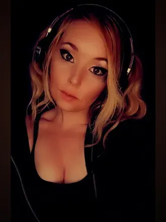 OnlyFans account  skittleztastemyrainbow avatar 1