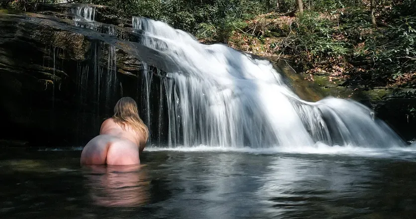 OnlyFans cuenta waterfallbutts header 2