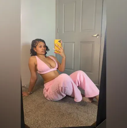 OnlyFans cuenta mamimarie header 2