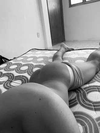 OnlyFans account  young_22 header 2