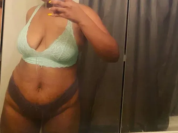 OnlyFans cuenta juniecurves01 avatar 1