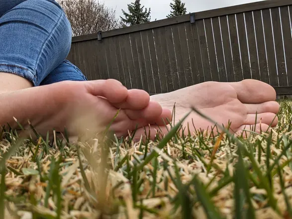 OnlyFans cuenta beezfeeties header 2
