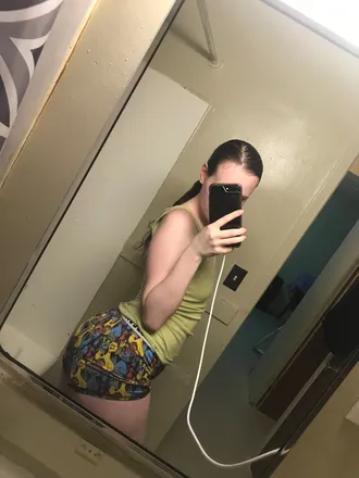 OnlyFans cuenta lilbaddielaura header 2