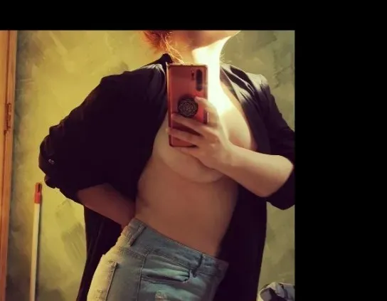 OnlyFans account  thelilred18 avatar 1