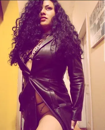 OnlyFans account  salomecurly avatar 1