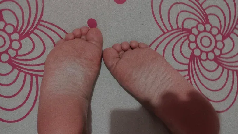 OnlyFans cuenta minikittyfeet header 2