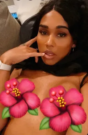 OnlyFans account  latina_2010 header 2