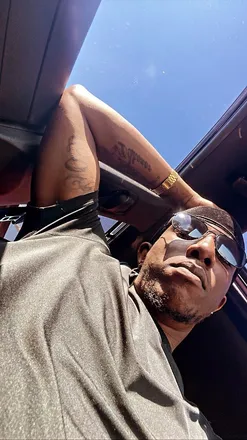 OnlyFans cuenta reyrollie_ header 2