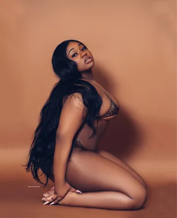 OnlyFans account  babygirlgold header 2