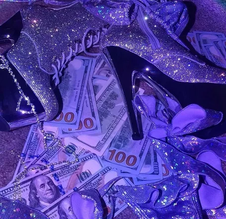 OnlyFans cuenta seraphinabanks header 2