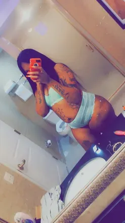 OnlyFans cuenta april_ header 2