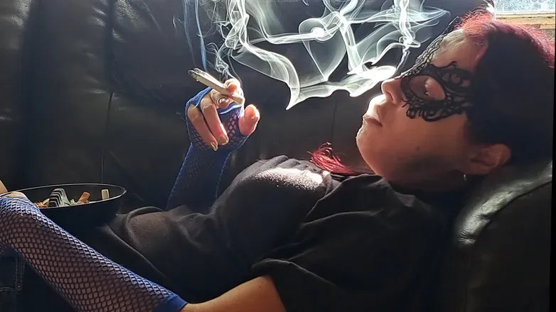 OnlyFans cuenta smoking_xx_mya header 2