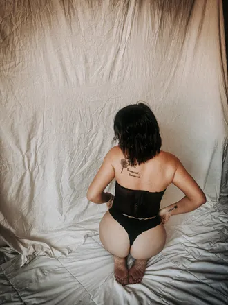 OnlyFans cuenta moe_august header 2