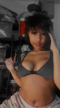OnlyFans account  theylovingari header 2