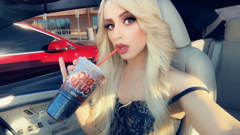 OnlyFans of barbiedollsexx