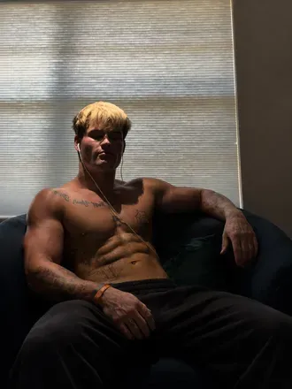 OnlyFans account  insidemilli header 2
