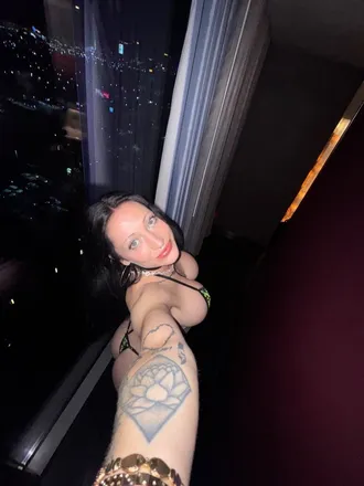 OnlyFans account  skellyangeli header 2