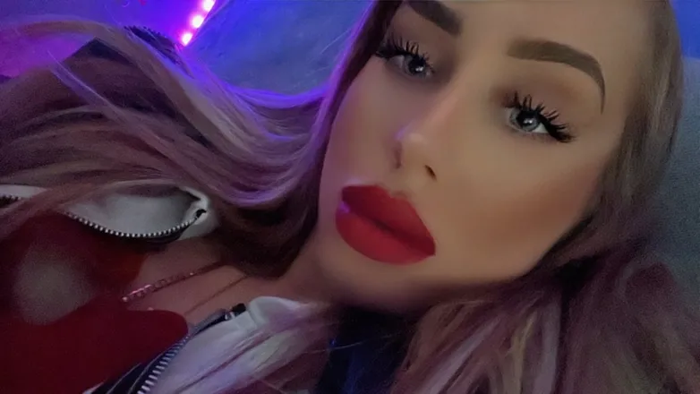 OnlyFans account  rie.x header 2
