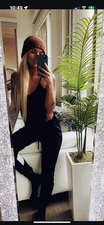 OnlyFans account  thebeachbabex header 2