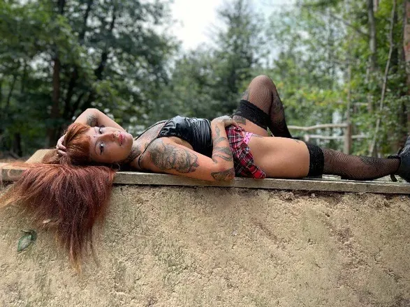OnlyFans account  yourfavecmslt header 2