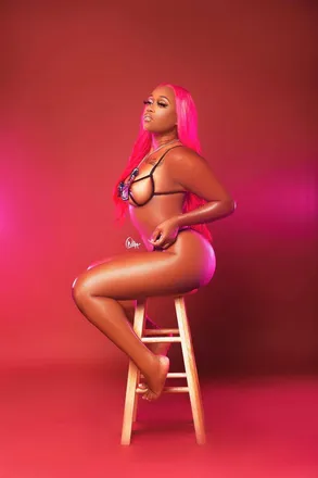 OnlyFans account  conniezeethebeauty header 2