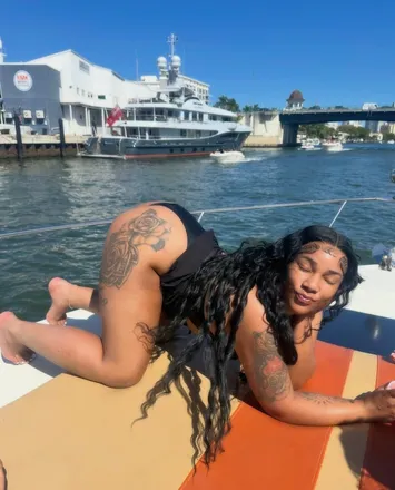 OnlyFans cuenta therealbaddieh header 2