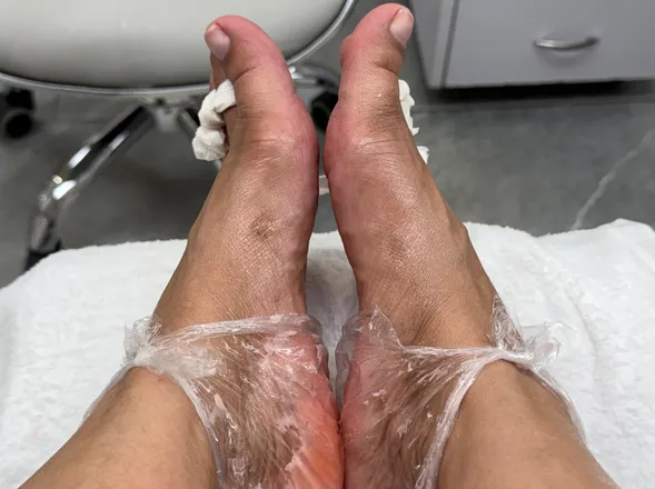 OnlyFans account  cremedelafootsies header 2