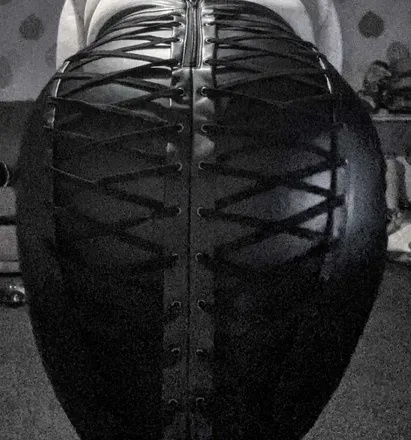 OnlyFans cuenta tattedgothgirl header 2