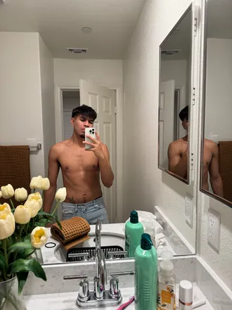 OnlyFans cuenta vers.andyy header 2