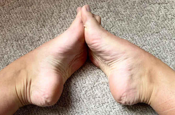 OnlyFans account  feetfrenzyyy44 header 2