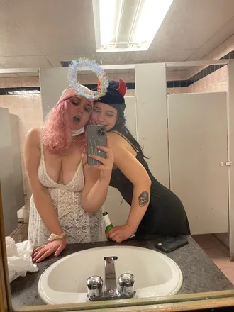 OnlyFans account  manicpixiedreamgirls header 2