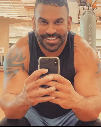 OnlyFans cuenta muscleshrugs header 2