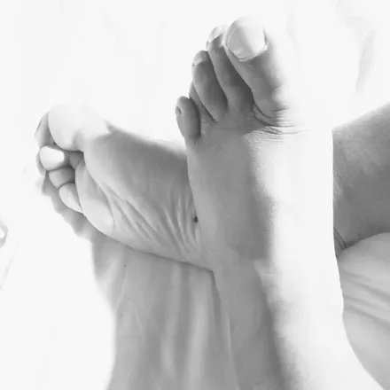 OnlyFans cuenta strangelyfeet header 2
