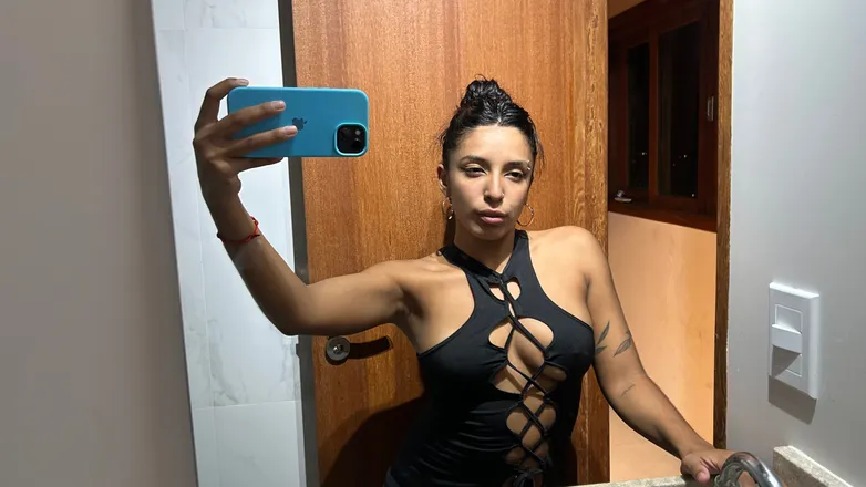 OnlyFans cuenta cardi_free header 2