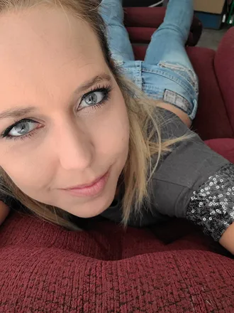 OnlyFans cuenta mommameg25 header 2