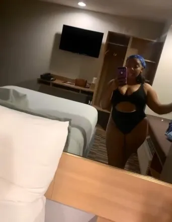 OnlyFans account  freakluuvly header 2