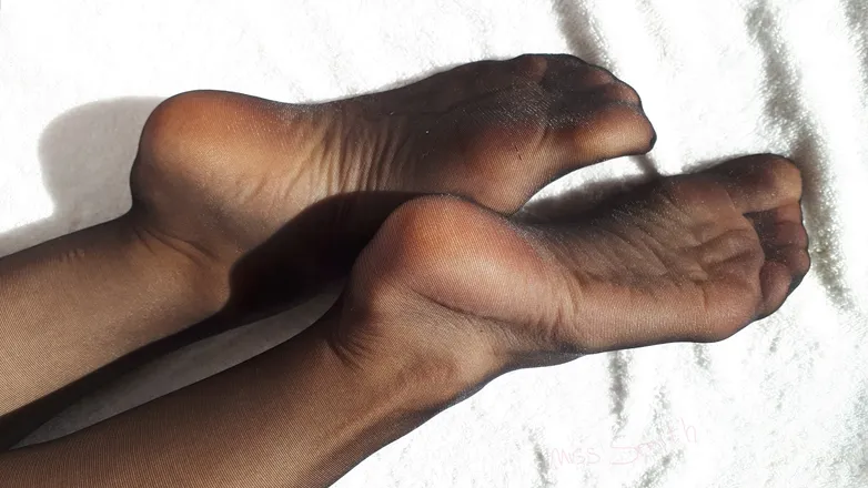 OnlyFans cuenta helen.feet_free header 2