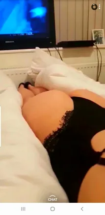 OnlyFans cuenta aurora-red header 2