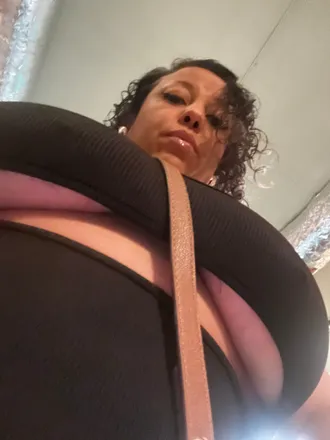 OnlyFans account  nanamoneyfeet header 2
