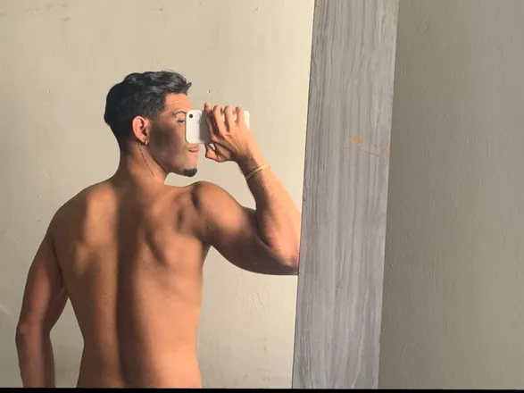 OnlyFans cuenta cleitt_r8 header 2