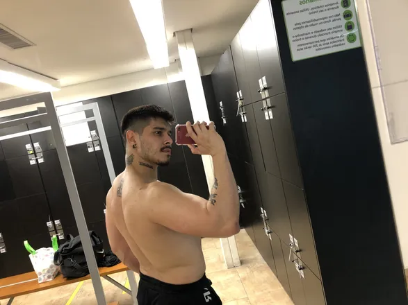OnlyFans cuenta tardivoxxx header 2
