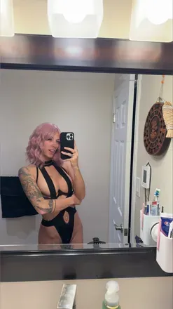 OnlyFans account  tinybebe72 avatar 1
