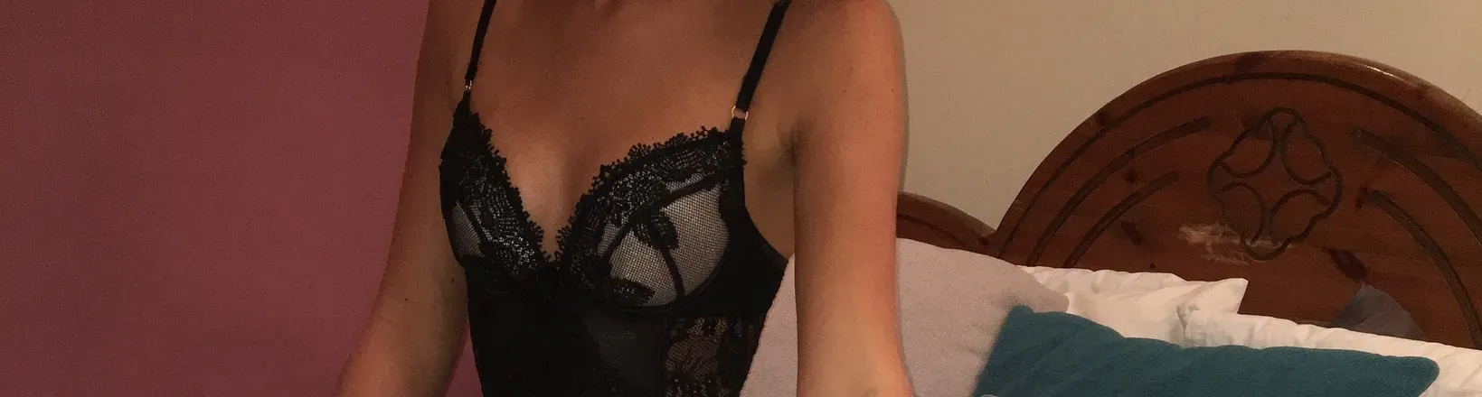 OnlyFans cuenta poppylorelei header 2