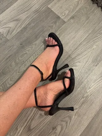 OnlyFans cuenta cheekytt26 header 2