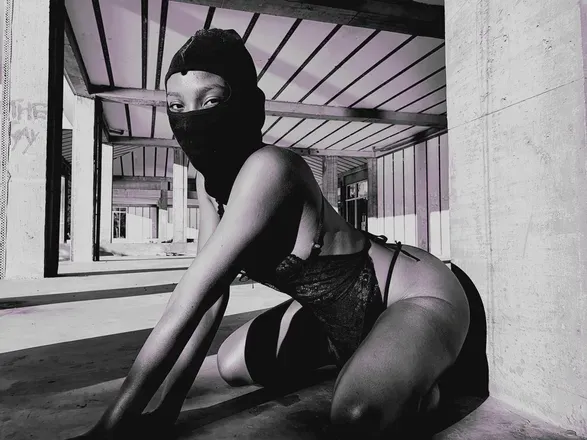 OnlyFans cuenta nakedforeverr header 2